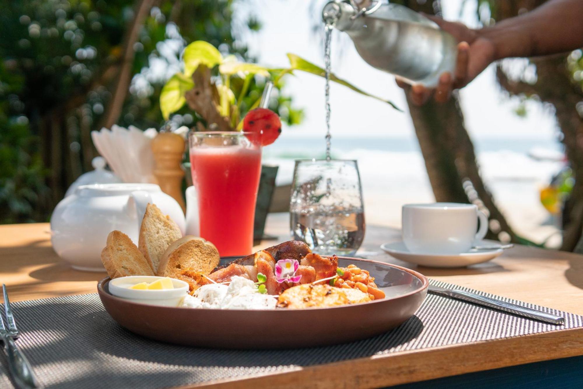 Halcyon Mawella Hotell Tangalle Exteriör bild